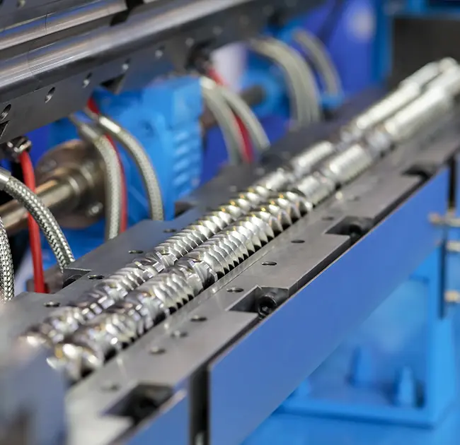 Рабочий процесс и меры предосторожности при эксплуатации двухшнекового гранулятора пены.